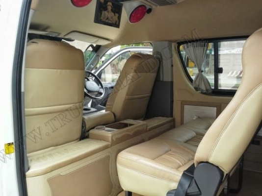 รถตู้ TOYOTA หลังคาสูง ติดต่อเจ้าของโดยตรง คุณนัท 089-989-4909