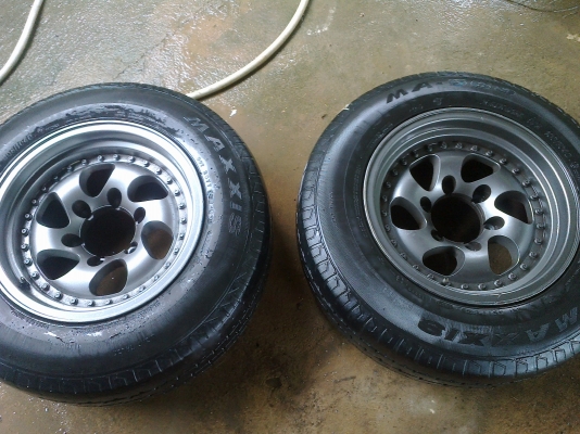 ขายล้อขอบ15 กว้าง 8  6รู รถกระบะ พร้อมยาง 1 คู่ 3000 คับ