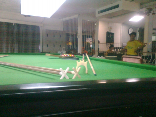 ขายโต๊ะสนุกเกอร์ ชุดใหญ่ สภาพใหม่ อุปกรณ์ครบ  65000 ต่อรองได้ สนใจติดต่อ 081-2857817