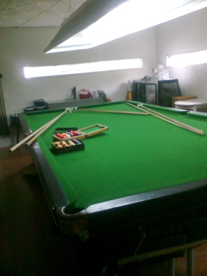 ขายโต๊ะสนุกเกอร์ ชุดใหญ่ สภาพใหม่ อุปกรณ์ครบ  65000 ต่อรองได้ สนใจติดต่อ 081-2857817