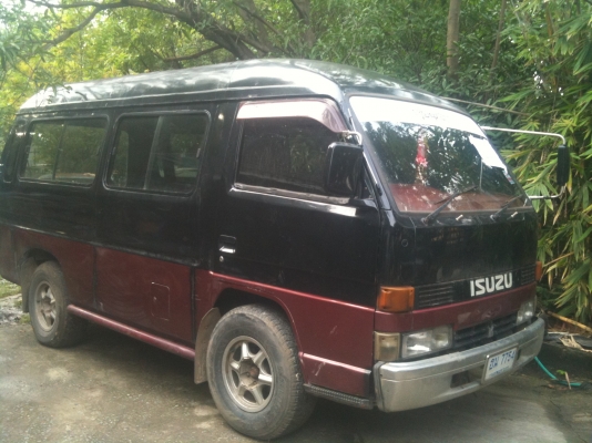 ISUZU บัดดี้หลังคาสูง เครื่องวาง 2J auto มีอินวอย สีทำแล้วรถพร้อมใช้ ทะเบียนเต็ม เอกสารพร้อมโอน 48,000 บาท