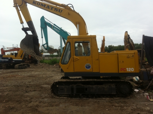 ขายรถแมคโครPC120-2 สภาพพร้อมใช้  สนใจติดต่อ บอย 085-156-2314