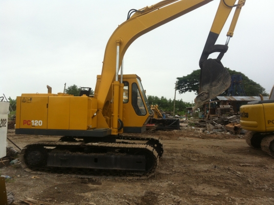 ขายรถแมคโครPC120-2 สภาพพร้อมใช้  สนใจติดต่อ บอย 085-156-2314