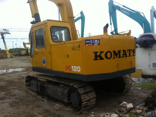 ขายรถแมคโครPC120-2 สภาพพร้อมใช้  สนใจติดต่อ บอย 085-156-2314