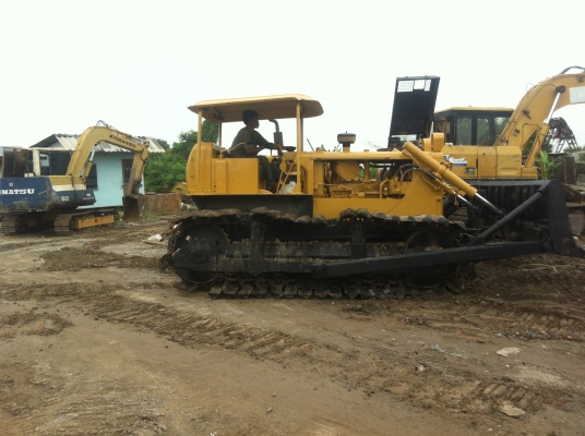 ขายรถแทรกเตอร์CAT D5D สภาพพร้อมใช้ สนใจติดต่อ บอย 085-156-2314