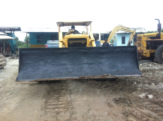 ขายรถแทรกเตอร์CAT D5D สภาพพร้อมใช้ สนใจติดต่อ บอย 085-156-2314