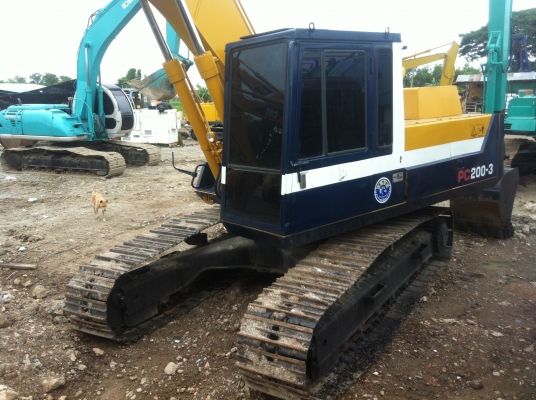 ขายรถแมคโครPC200-3 สภาพพร้อมใช้  สนใจติดต่อ บอย 085-156-2314