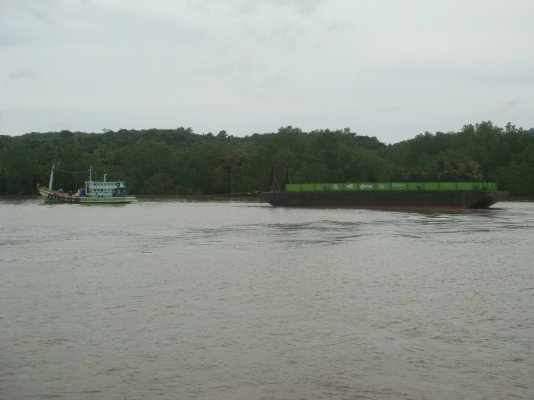 ขายเรือไม้ลากจูงและแพบรรทุกสินค้า
