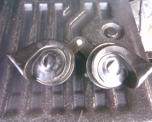 แตรรถยุโรปสวยๆครับเสียงเพราะครับเป็นแตรคู่ครับ  ผลิตในประเทศสเปน  และฝรั่งเศสครับสวยๆครับเสียงดี  เป็นของรถ เบน /ซีตอง  วอลโว่ลครับราคา  550  บาท