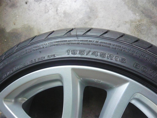 ยางถอดป้ายแดง195/45/16 ปี 5012 DUNLOP SP2050