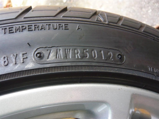 ยางถอดป้ายแดง195/45/16 ปี 5012 DUNLOP SP2050