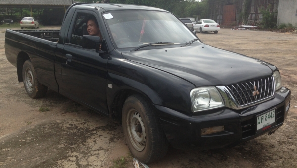 MITSUBISHI L200 STRADA 2.5 MT ปี 42 เพาเวอร์โรงงาน แอร์เย็น เครื่องแน่นแรงดีไม่เยิ้ม ภายในเก๋งคอนโซลสวยครบ บอดี้ตัวถังสวยบางดี กระบะปูพื้นยางลายเนอร์ครบพร้อม ช่วงล่างแน่นมากๆยางสภาพดี 4 เส้นประมาณ 60\% พร้อมใช้งาน เอกสารทะเบียนครบพร้อมโอน ราคาต่อรองได้ครับ