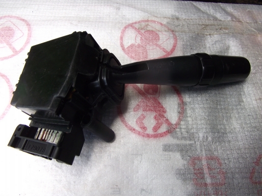 ก้านสวิตช์ยกเลี้ยวฝั่งซ้ายหรือสวิตช์ปัดน้ำฝนของ TOYOTA ESTIMA