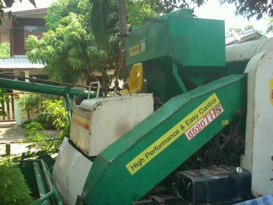 ขายด่วนรถเกี่ยวข้าวมีอุ้มพร้อมเกี่ยว