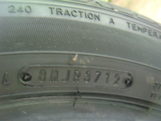 ยาง Dunlop  ขนาด 185/55/15 ปี 12