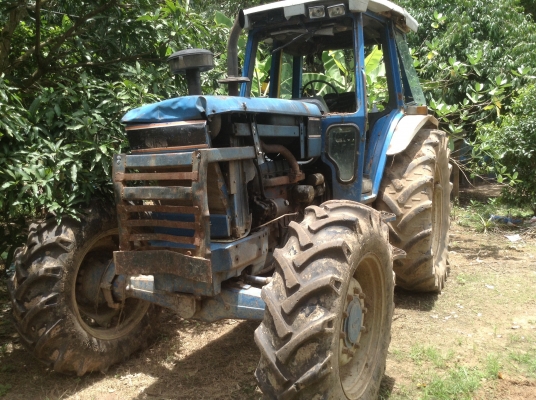 ขายรถไถFORD8210 มีเล่มทะเบียนขายตามสภาพถูกสุดๆราคานี้ไม่ต้องต่อ 2เพลา115แรงคานหน้าคาลาโร่น้อต10ตัว