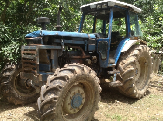 ขายรถไถFORD8210 มีเล่มทะเบียนขายตามสภาพถูกสุดๆราคานี้ไม่ต้องต่อ 2เพลา115แรงคานหน้าคาลาโร่น้อต10ตัว