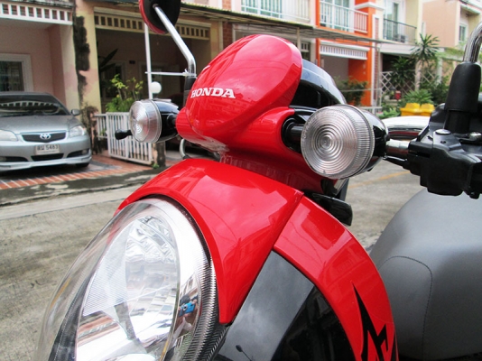 ขาย Scoopy I ไมล์แท้ 1640 กม สภาพเดิมๆ จากโรงงาน รถหัวฉีดประหยัดน้ำมัน เครื่องแน่นๆ มีกุญแจแท้ 2 ดอก+สมุดคู่มือการใช้งาน+สมุดคู่มือรับประกันศูนย์ สีแดง ดำ ราคา 23900 บาท