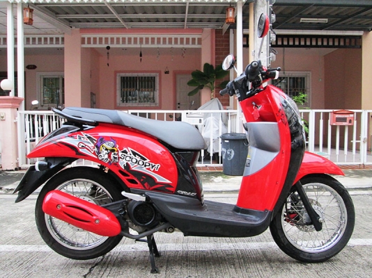 ขาย Scoopy I ไมล์แท้ 1640 กม สภาพเดิมๆ จากโรงงาน รถหัวฉีดประหยัดน้ำมัน เครื่องแน่นๆ มีกุญแจแท้ 2 ดอก+สมุดคู่มือการใช้งาน+สมุดคู่มือรับประกันศูนย์ สีแดง ดำ ราคา 23900 บาท