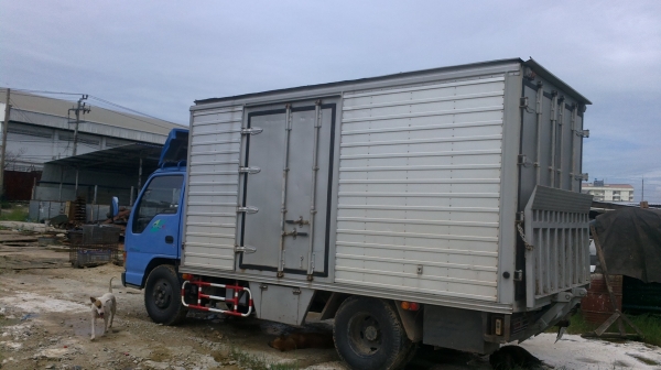 ขายรถบรรทุก6ล้อ ISUZU NKR 130 ตู้แห้งพร้อมลิฟขนของอย่างดี