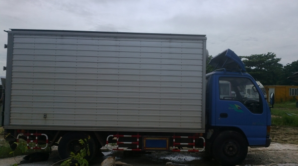 ขายรถบรรทุก6ล้อ ISUZU NKR 130 ตู้แห้งพร้อมลิฟขนของอย่างดี