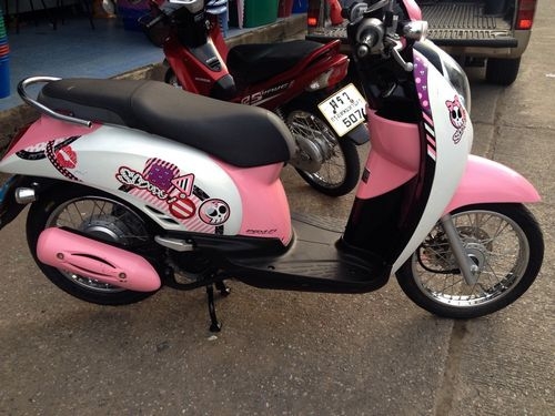 SCOOPY Iลาย VIVID GIRL รถปี2012วิ่ง6xxxโลรถสวยๆราคาเบาๆ