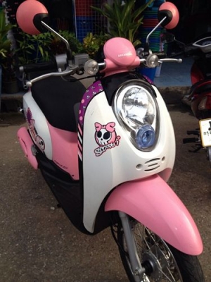 SCOOPY Iลาย VIVID GIRL รถปี2012วิ่ง6xxxโลรถสวยๆราคาเบาๆ