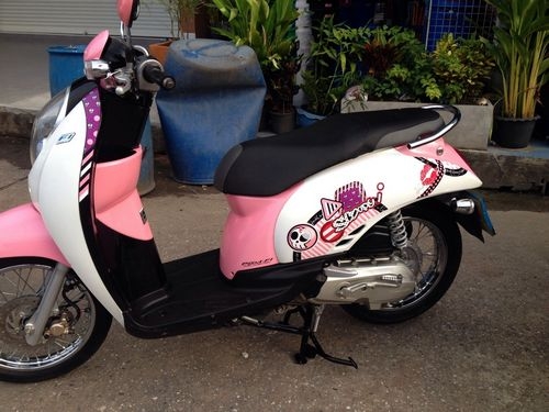 SCOOPY Iลาย VIVID GIRL รถปี2012วิ่ง6xxxโลรถสวยๆราคาเบาๆ