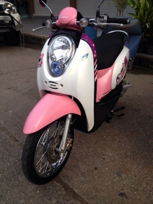 SCOOPY Iลาย VIVID GIRL รถปี2012วิ่ง6xxxโลรถสวยๆราคาเบาๆ