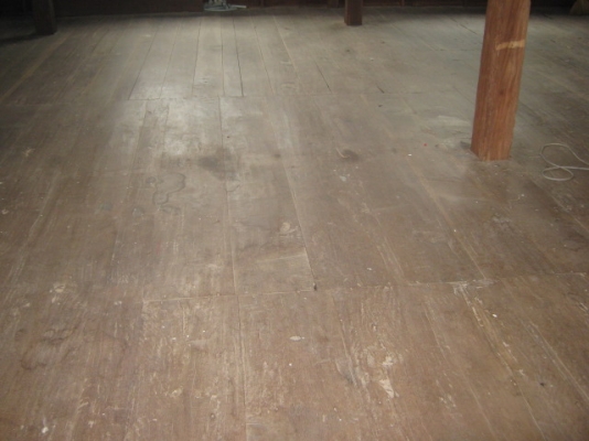 ไม้บ้าน สภาพเนื้อดี ดูแลอย่างดีไม่มีปลวก เสา 21 ต้น ระยะห่างกัน 3.50 เมตร ไม้บ้าน สภาพเนื้อดี ดูแลอย่างดีไม่มีปลวก เสา 21 ต้น ระยะห่างกัน 3.50 เมตร