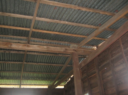 ไม้บ้าน สภาพเนื้อดี ดูแลอย่างดีไม่มีปลวก เสา 21 ต้น ระยะห่างกัน 3.50 เมตร ไม้บ้าน สภาพเนื้อดี ดูแลอย่างดีไม่มีปลวก เสา 21 ต้น ระยะห่างกัน 3.50 เมตร