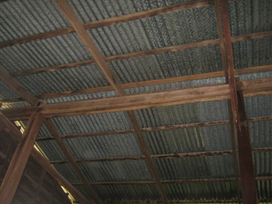 ไม้บ้าน สภาพเนื้อดี ดูแลอย่างดีไม่มีปลวก เสา 21 ต้น ระยะห่างกัน 3.50 เมตร ไม้บ้าน สภาพเนื้อดี ดูแลอย่างดีไม่มีปลวก เสา 21 ต้น ระยะห่างกัน 3.50 เมตร