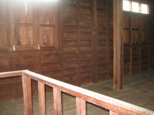 ไม้บ้าน สภาพเนื้อดี ดูแลอย่างดีไม่มีปลวก เสา 21 ต้น ระยะห่างกัน 3.50 เมตร ไม้บ้าน สภาพเนื้อดี ดูแลอย่างดีไม่มีปลวก เสา 21 ต้น ระยะห่างกัน 3.50 เมตร