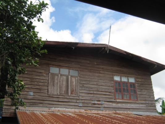 ไม้บ้าน สภาพเนื้อดี ดูแลอย่างดีไม่มีปลวก เสา 21 ต้น ระยะห่างกัน 3.50 เมตร ไม้บ้าน สภาพเนื้อดี ดูแลอย่างดีไม่มีปลวก เสา 21 ต้น ระยะห่างกัน 3.50 เมตร