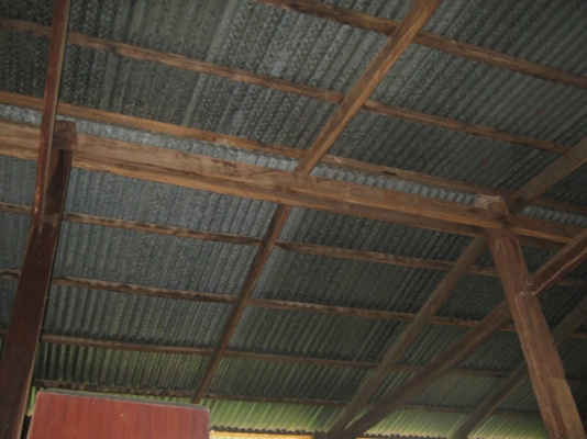 ไม้บ้าน สภาพเนื้อดี ดูแลอย่างดีไม่มีปลวก เสา 21 ต้น ระยะห่างกัน 3.50 เมตร ไม้บ้าน สภาพเนื้อดี ดูแลอย่างดีไม่มีปลวก เสา 21 ต้น ระยะห่างกัน 3.50 เมตร