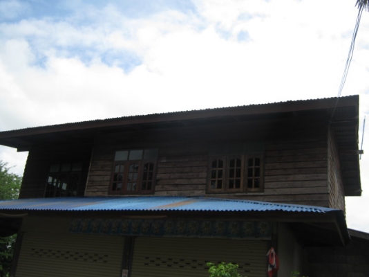 ไม้บ้าน สภาพเนื้อดี ดูแลอย่างดีไม่มีปลวก เสา 21 ต้น ระยะห่างกัน 3.50 เมตร ไม้บ้าน สภาพเนื้อดี ดูแลอย่างดีไม่มีปลวก เสา 21 ต้น ระยะห่างกัน 3.50 เมตร