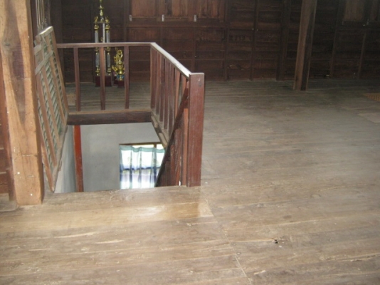 ไม้บ้าน สภาพเนื้อดี ดูแลอย่างดีไม่มีปลวก เสา 21 ต้น ระยะห่างกัน 3.50 เมตร ไม้บ้าน สภาพเนื้อดี ดูแลอย่างดีไม่มีปลวก เสา 21 ต้น ระยะห่างกัน 3.50 เมตร