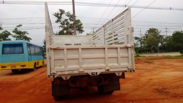 รถอีซูซุ 6 ล้อดั้ม FRR 175 แรงม้า  สนใจติดต่อ 081 - 6079515