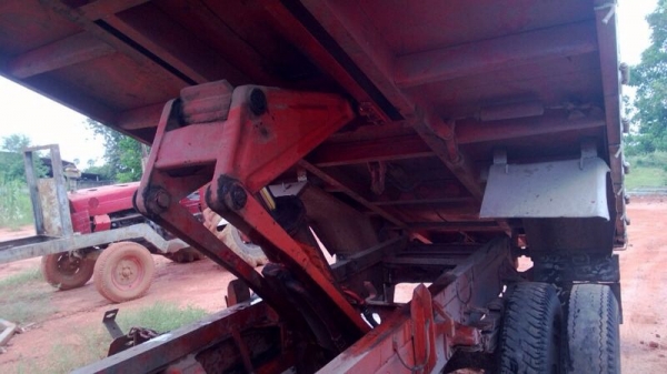 รถอีซูซุ 6 ล้อดั้ม FRR 175 แรงม้า  สนใจติดต่อ 081 - 6079515