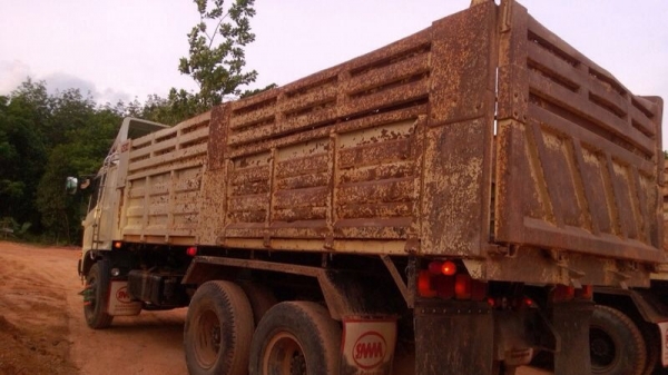 รถฮีโน่ 10 ล้อดั้ม 260 แรงม้า ปี 47  สนใจติดต่อ 081 - 6079515