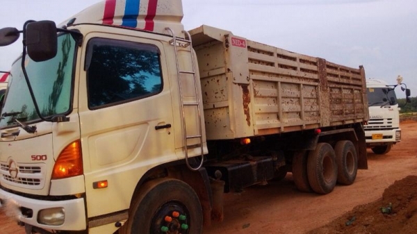 รถฮีโน่ 10 ล้อดั้ม 260 แรงม้า ปี 47  สนใจติดต่อ 081 - 6079515