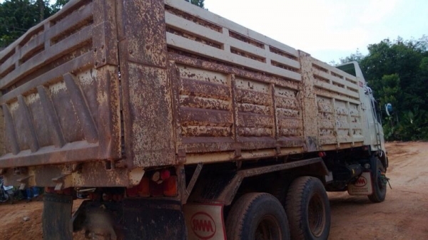 รถฮีโน่ 10 ล้อดั้ม 260 แรงม้า ปี 47  สนใจติดต่อ 081 - 6079515