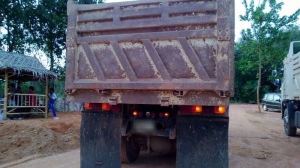 รถฮีโน่ 10 ล้อดั้ม 260 แรงม้า ปี 47  สนใจติดต่อ 081 - 6079515