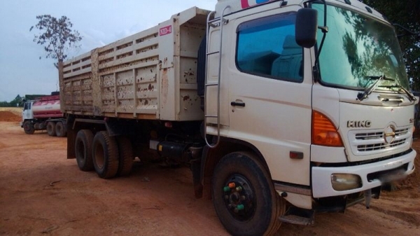 รถฮีโน่ 10 ล้อดั้ม 260 แรงม้า ปี 47  สนใจติดต่อ 081 - 6079515