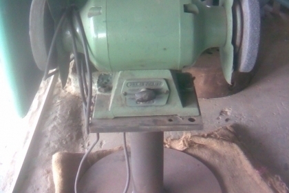 หินเจียรญี่ป่น 1 แรงพร้อมฐาน เป็นของญี่ปุ่นครับ   ขนาด 1  แรงครับแรงครับรุ่นนี้พร้อมฐานรับแน่นึบ  พร้อมใบเจียร หยาบ/ละเอียดคุ้มครับราคานี้