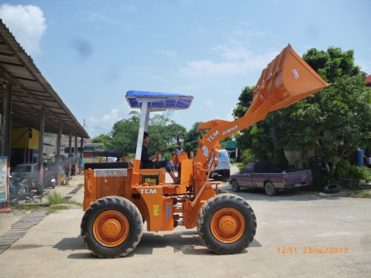 ขายรถตัก เอวอ่อน บุ้งกี๋ 1คิว ย่อห้อ  TCM  เครื่องยนต์  ISUZU C240