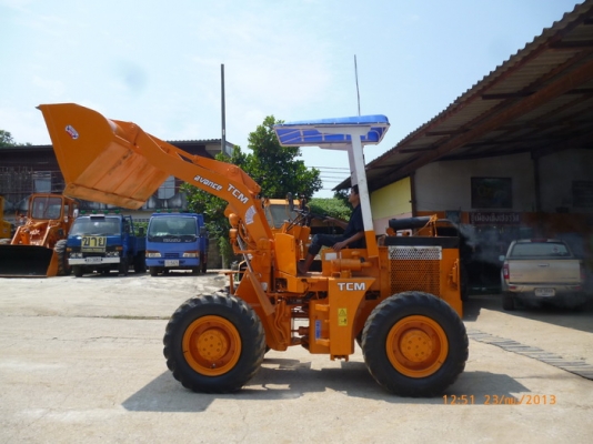 ขายรถตัก เอวอ่อน บุ้งกี๋ 1คิว ย่อห้อ  TCM  เครื่องยนต์  ISUZU C240