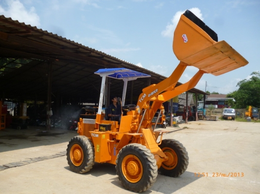 ขายรถตัก เอวอ่อน บุ้งกี๋ 1คิว ย่อห้อ  TCM  เครื่องยนต์  ISUZU C240