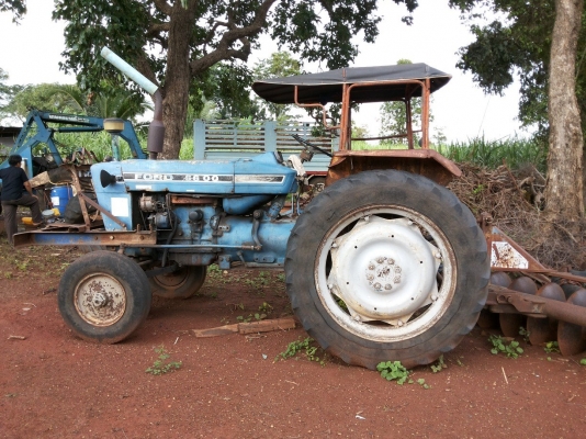 Ford6600 t3 ตัวเ็ต็ม รถจอด เก่าเก็บเดิมๆ อุปกรณ์ 2ฃิ้น หาง3 หาง 7 PTO ใช้งานปกติ กระทะข้างขวามีนะครับ ถอดออก ยางใหญ่ก็มีให้ คานหน้าคอช้าง เอกสารสัญญาซื้อขาย ขายตามสภาพครับ ราคาต่อรองได้เด้อ พี่น้องครับ