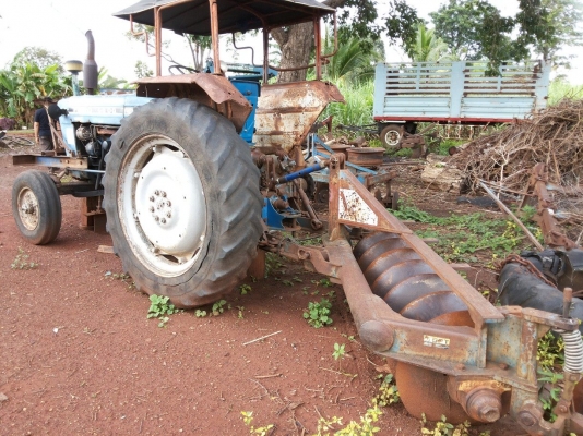 Ford6600 t3 ตัวเ็ต็ม รถจอด เก่าเก็บเดิมๆ อุปกรณ์ 2ฃิ้น หาง3 หาง 7 PTO ใช้งานปกติ กระทะข้างขวามีนะครับ ถอดออก ยางใหญ่ก็มีให้ คานหน้าคอช้าง เอกสารสัญญาซื้อขาย ขายตามสภาพครับ ราคาต่อรองได้เด้อ พี่น้องครับ